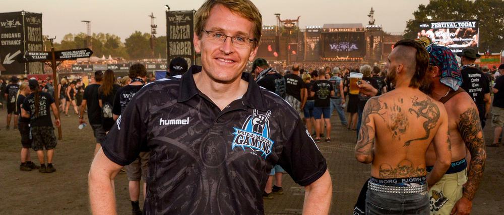 Daniel Günther (CDU) ist nicht nur Ministerpräsident Schleswig-Holsteins, sondern auch ein großer Heavy-Metal-Fan. Am Wochenende besuchte der 45-Jährige das Open Air Festival in Wacken.