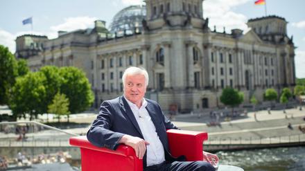 Wünscht sich mehr Unterstützung der Kanzlerin: Innenminister Horst Seehofer (CSU) beim ARD-Sommerinterview.