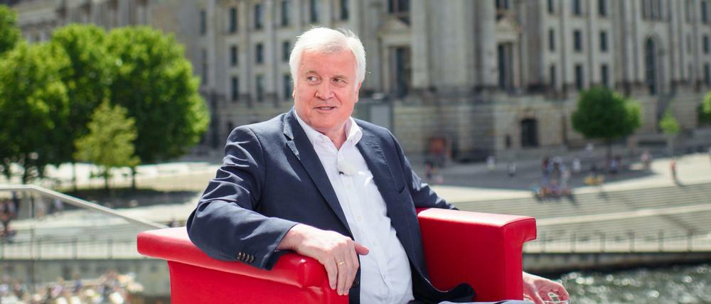 Wünscht sich mehr Unterstützung der Kanzlerin: Innenminister Horst Seehofer (CSU) beim ARD-Sommerinterview.