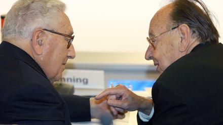 Ego-Netzwerk. Der ehemalige Außenminister der USA, Henry Kissinger (l.), im Gespräch mit dem deutschen Amtskollege Hans-Dietrich Genscher beim 10. Bertelsmann Forum in Berlin.