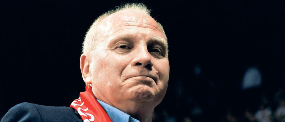 In Höchstform. Uli Hoeneß hat den Umgang des DFB mit Mesut Özil angeprangert.