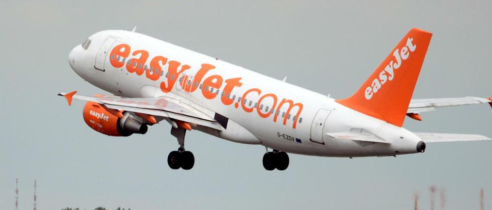 Ein Flugzeug der britischen Fluggesellschaft EasyJet auf dem Weg von Berlin nach München.