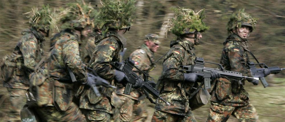 Vorwärts, es geht zurück! Eine Wehrpflicht bringt die Gesellschaft nicht weiter. Und die Bundeswehr schon gar nicht.