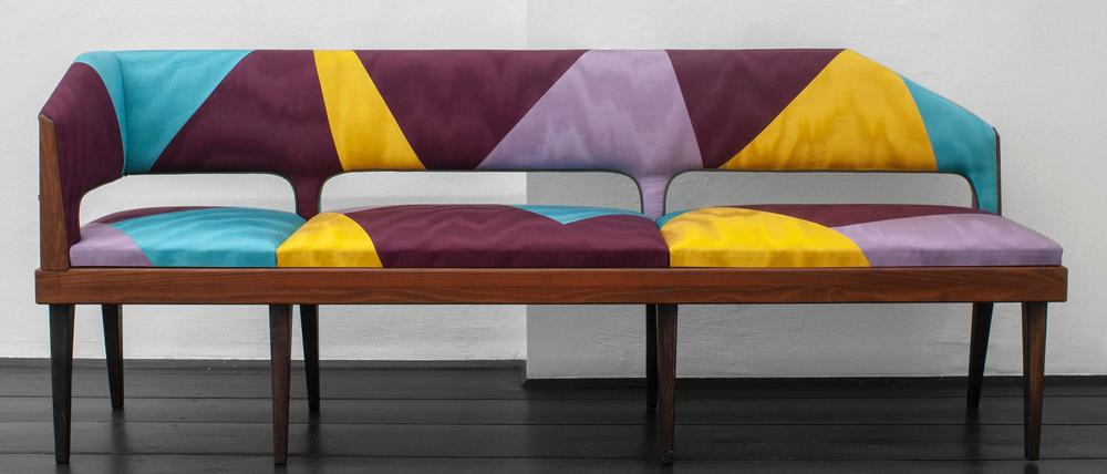 Couch von Martino Gamper in der Galerie Mehdi Chouakri.