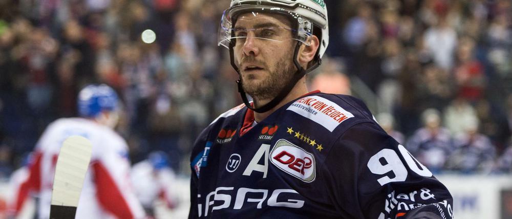 Pause vom Eis. Eisbären-Profi Constantin Braun fiel bereits zweimal länger wegen Depressionen aus. Jetzt fehlt er, weil er alkoholabhängig ist. 