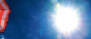 Die Sonne brennt nicht nur draußen, auch die Arbeitsbedingungen werden unerträglich. 