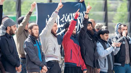 Radikale Salafisten - und Familienväter? Geht von fanatisierten Kindern eine Gefahr aus?