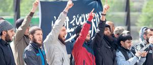 Radikale Salafisten - und Familienväter? Geht von fanatisierten Kindern eine Gefahr aus?