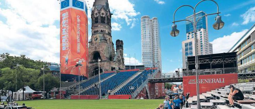 City-Rasen. An der Gedächtniskirche ist das Stadion für die Leichtathletik-EM schon fast fertig. Hier läuft ab Montag täglich ein buntes Sport- und Showprogramm.