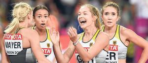 Schnell und froh. Gina Lückenkemper (Zweite von rechts) und Tatjana Pinto (Dritte von rechts) profitieren von der Zusammenarbeit unter den deutschen Sprinterinnen.