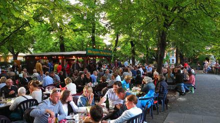 Anwohner beklagen sich über den Lärm beim Rheingauer Weinbrunnen. Besucher hingegen genießen das Fest.