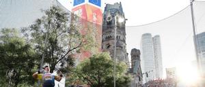 Mit Wucht. David Storl bei seinem Quali-Versuch am Berliner Breitscheidplatz.