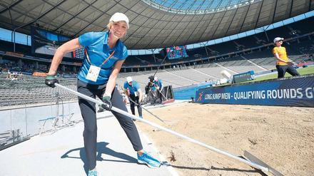 Spuren im Sand. Werden von Heike Drechsler schnell beseitigt. 