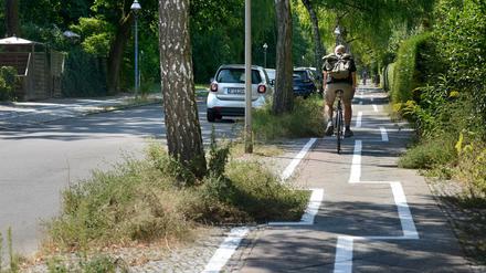 Sieht aus wie Streetart: der Fahrradweg in der Leo-Baeck-Strasse in Zehlendorf