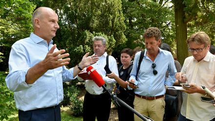 Dietmar Woidke (SPD) bei der Sommer-Tourismus-Pressefahrt. Die wurde dieses Jahr überschattet vom Pharmaskandal.