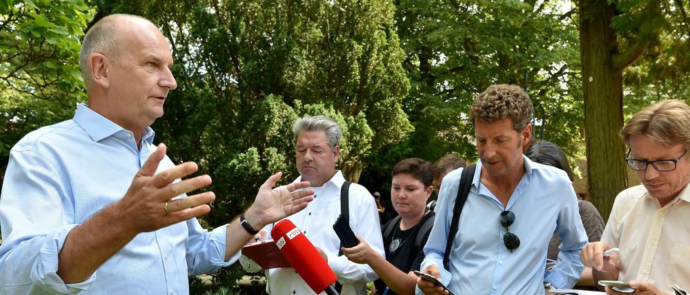 Dietmar Woidke (SPD) bei der Sommer-Tourismus-Pressefahrt. Die wurde dieses Jahr überschattet vom Pharmaskandal.