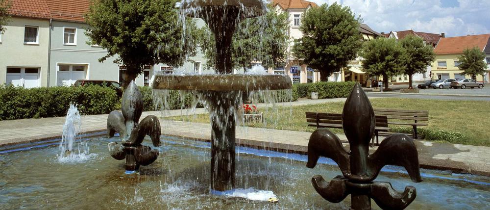Der Elsterbrunnen auf dem Marktplatz in Elsterwerda sprudelt auch wieder.