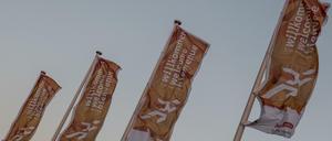 Willkommenskultur: Flaggen und Freiwillige heißen die Besucher der Leichtathletik-EM willkommen.