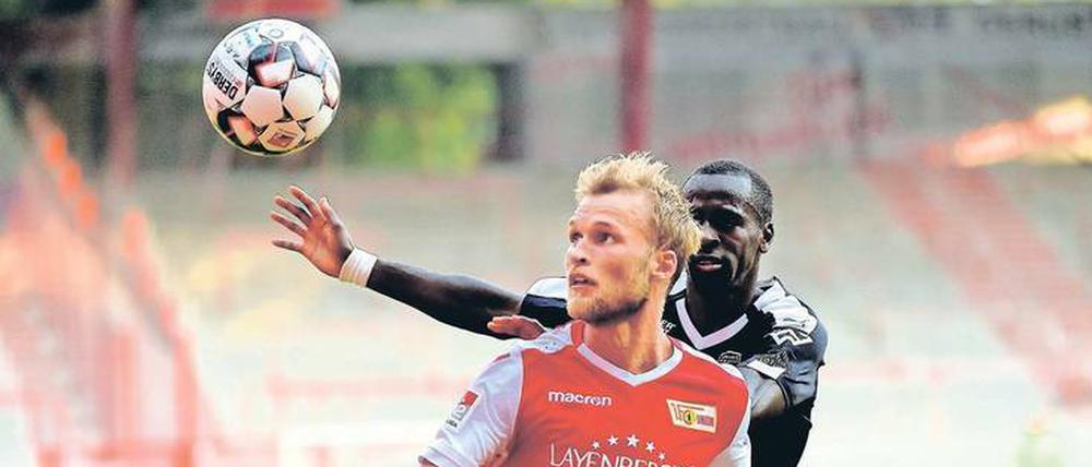 Führt Unions Weg nach oben? Sebastian Andersson (links, im Zweikampf mit Maxime Poundje von Girondins Bordeaux) ist einer von sieben neuen Spielern beim Zweitligisten.