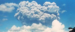 Von der Erde zum Himmel: Als 1991 der Mount Pinatubo auf den Philippinen ausbrach, ahnte niemand, was für ein globales Klima-Experiment nun begann.