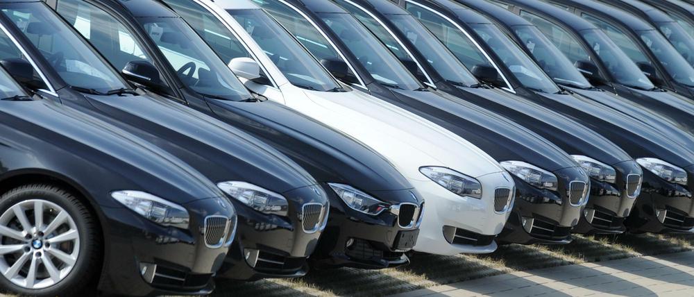 Neuwagen des Herstellers BMW auf dem Betriebsgelände des Autobauers