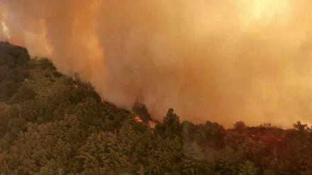 Luftansicht des Trabuco Canyon nahe Santiago Peak in Kalifornien. Es handelt sich um ein Bild aus einem Video.
