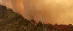 Luftansicht des Trabuco Canyon nahe Santiago Peak in Kalifornien. Es handelt sich um ein Bild aus einem Video.
