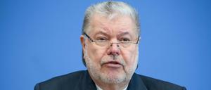Kurt Beck, ehemaliger SPD-Vorsitzender, spricht bei einer Pressekonferenz.