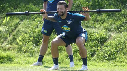 Plagen für die Hertha. Marvin Plattenhardt stemmt vorerst weiter für die Berliner Gewichte.