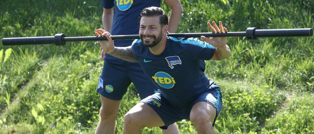 Plagen für die Hertha. Marvin Plattenhardt stemmt vorerst weiter für die Berliner Gewichte.