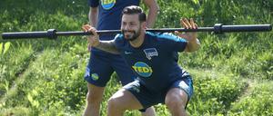 Plagen für die Hertha. Marvin Plattenhardt stemmt vorerst weiter für die Berliner Gewichte.