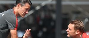 Niko Kovac (l.) im Gespräch mit Manuel Neuer. Der FC Bayern München befindet sich im Trainingslager in Rottach-Egern.