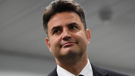 Hungarian Prime Minister and candidate of the Everybody's Hungary Movement, the mayor of Hodmezovasarhely town Peter Marki-Zay arrives before a press conference in Brussels on November 11, 202. (Photo by JOHN THYS / AFP)