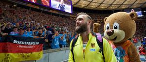 Beste Stimmung. Euphorische Fans feiern Robert Harting bei den Leichtathletik-Europameisterschaften in Berlin.