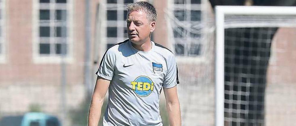 Rainer Widmayer, 51, arbeitete schon mit Chefcoach Markus Babbel bei Hertha BSC. Seit fast vier Jahren bildet er zusammen mit dem früheren Mittelfeldspieler Pal Dardai das Berliner Trainergespann. 