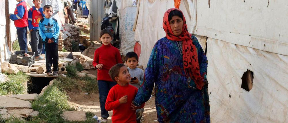 Syrische Flüchtlinge in einer inoffiziellen Zeltstadt in der Bekaa-Ebene im Libanon.