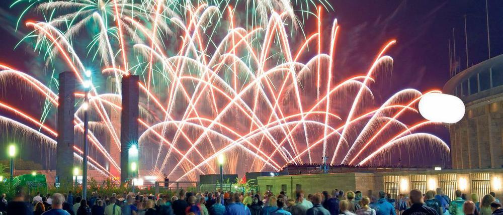 Feuerwerk über dem Maifeld am Olympiastadion. Ein Bild von der Pyronale 2014.
