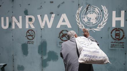 Im Gazastreifen versorgt das UN-Hilfswerk für Palästina-Flüchtlinge unter anderem mit Lebensmitteln.