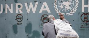 Im Gazastreifen versorgt das UN-Hilfswerk für Palästina-Flüchtlinge unter anderem mit Lebensmitteln.