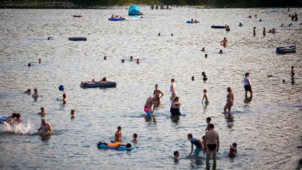 Abkühlung im Badesee suchen bei der aktuellen Hitzewelle viele. 