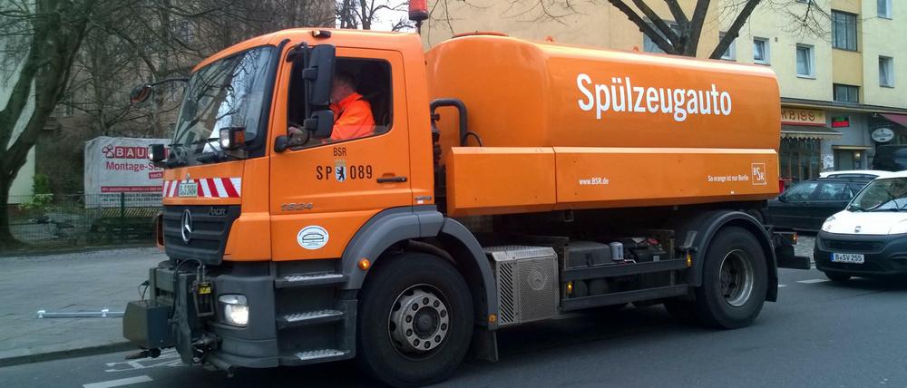 Ein Spülwagen der Berliner Stadtreinigung