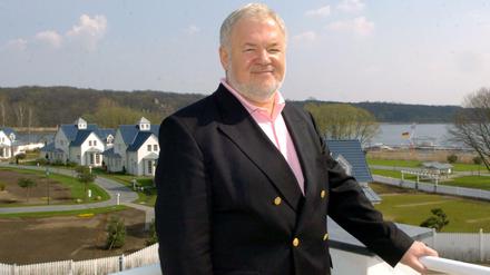 Axel Hilpert im Jahr 2005 auf der Terrasse seines Hotels Seaside Garden im "Resort Schwielowsee".