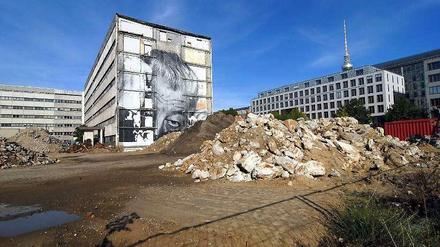 Ins Grübeln kommt, wer an die Baulandpreisen denkt - in Mitte nahe Breite Straße allemal.