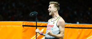 Bodenhaftung. Mateusz Przybylko hebt nur im Wettkampf ab, dafür aber auf die europameisterliche Höhe von 2,35 Meter.
