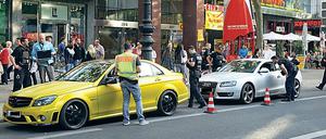 Vom Raser zum Fußgänger. Die Polizei nimmt Protzautos immer öfter mit.