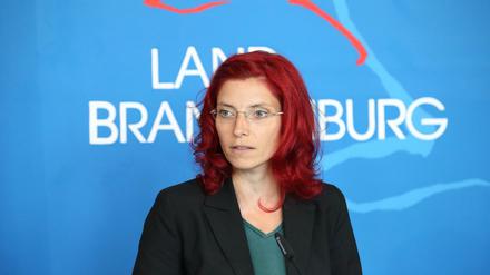 nunFamilienministerin Diana Golze steht unter Druck. Via YouTube-Video erklärt sie sich nun den Brandenburgern.