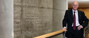 Norbert Lammert bekleidete von 2005 bis 2017 als Bundestagspräsident das zweithöchste Amt der Bundesrepublik Deutschland. Mit dem Ende der 18. Legislaturperiode des Deutschen Bundestages im Jahr 2017 schied er aus dem Bundestag aus.Seit dem 1. Januar 2018 ist Lammert Vorsitzender der Konrad-Adenauer-Stiftung.