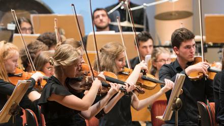 Das Nationaal Jeugd Orkest unter der Leitung von Antony Hermus bei Young Euro Classic.