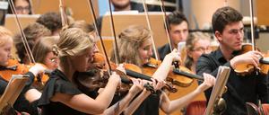 Das Nationaal Jeugd Orkest unter der Leitung von Antony Hermus bei Young Euro Classic.