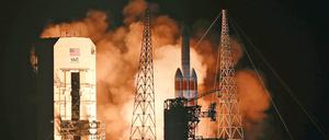 Eine Delta-IV-Trägerrakete mit der „Parker Solar Probe" an Bord startet im Kennedy Space Center.
